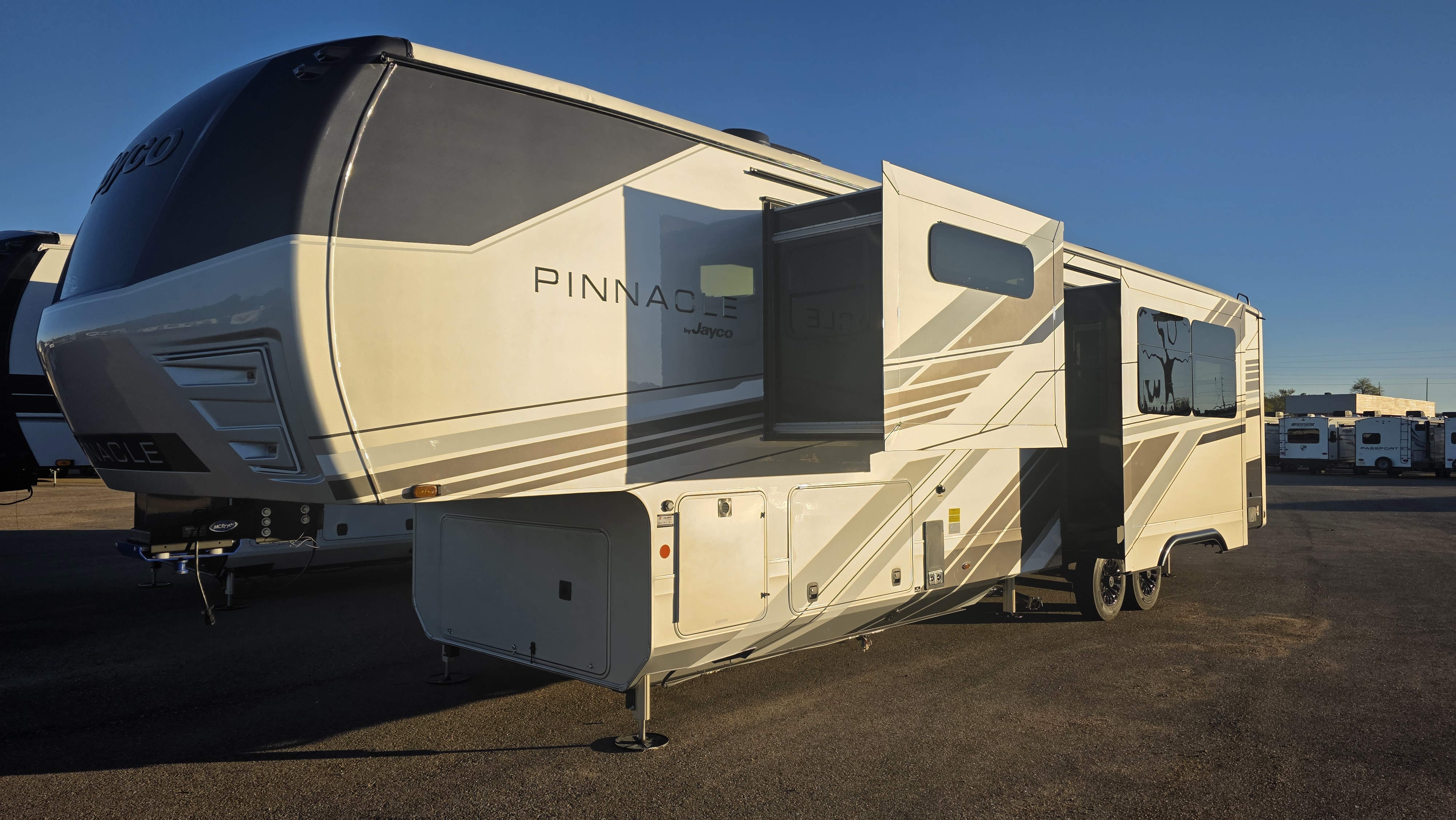 2027 JAYCO PINNACLE 38FBRK - Image 2