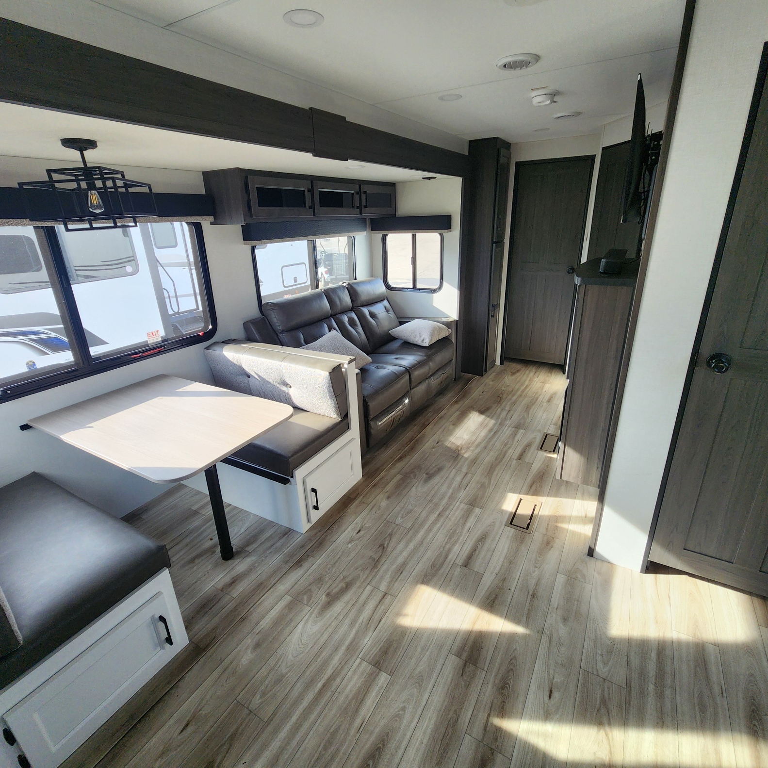 2026 VENTURE RV SPORTTREK 272VRK - Image 14
