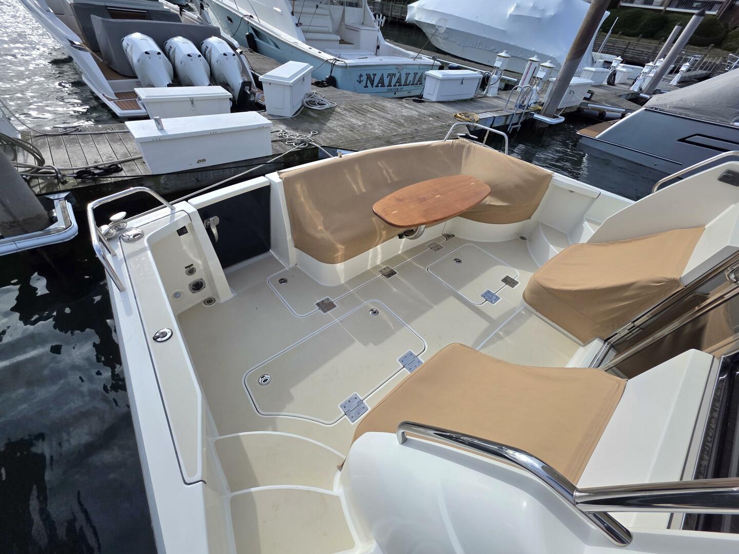 2017 Sabre 42 Salon Express - Image 12