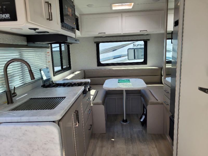 2026 Thor Motor Coach Four Winds Espec 19Z - Image 6
