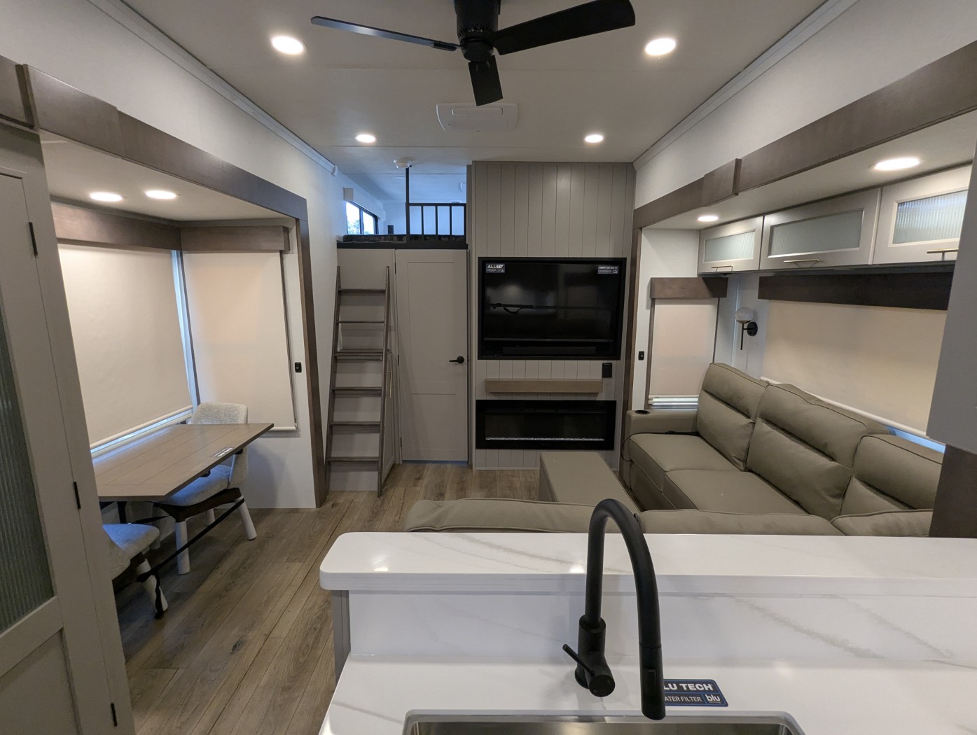 2026 Alliance RV Paradigm 395DS - Image 16