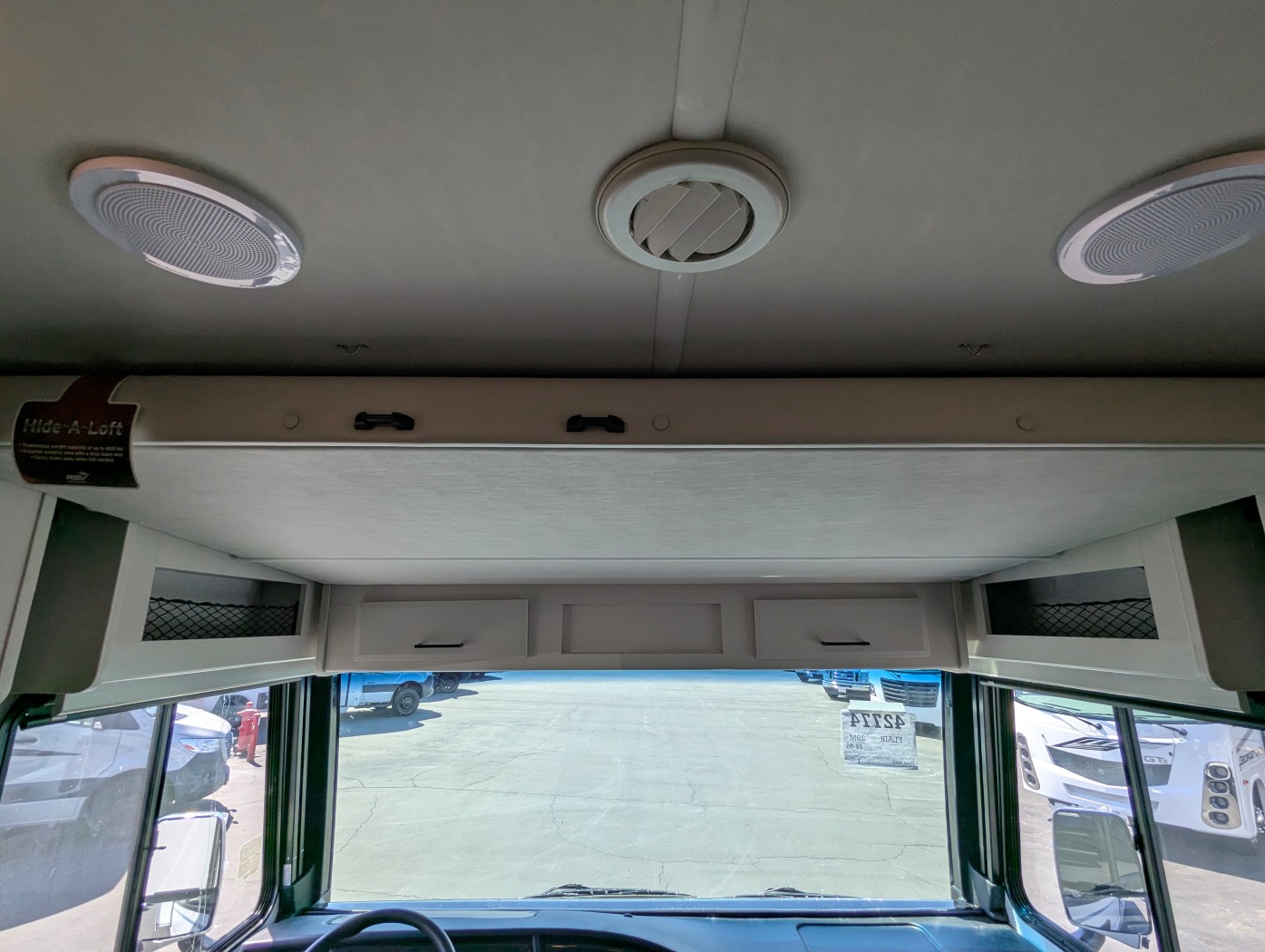 2026 Fleetwood Flair 29M - Image 12