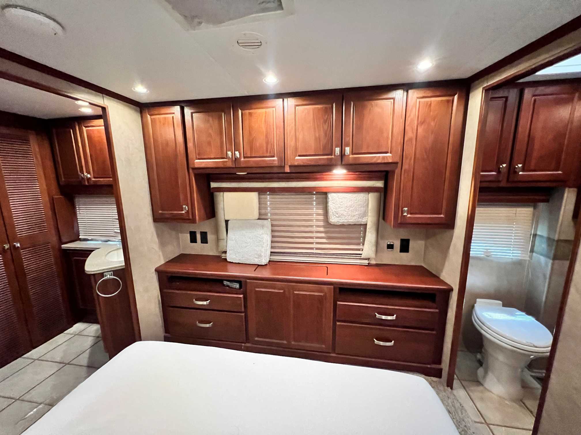 2010 Carriage Carri-Lite 37MSTR - Image 22