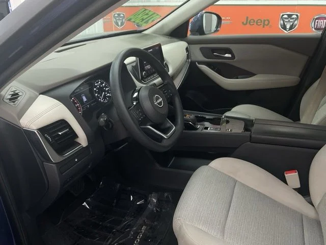 2023 Nissan Rogue Utility 4D SV 2WD - Image 12