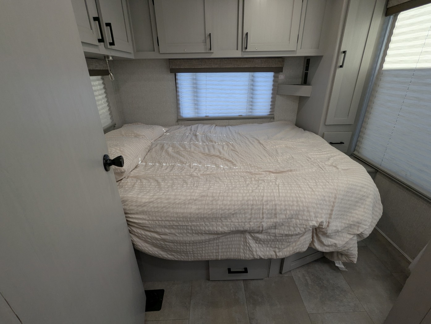 2025 Coachmen Leprechaun 260QB - Ford E-450 - Image 21