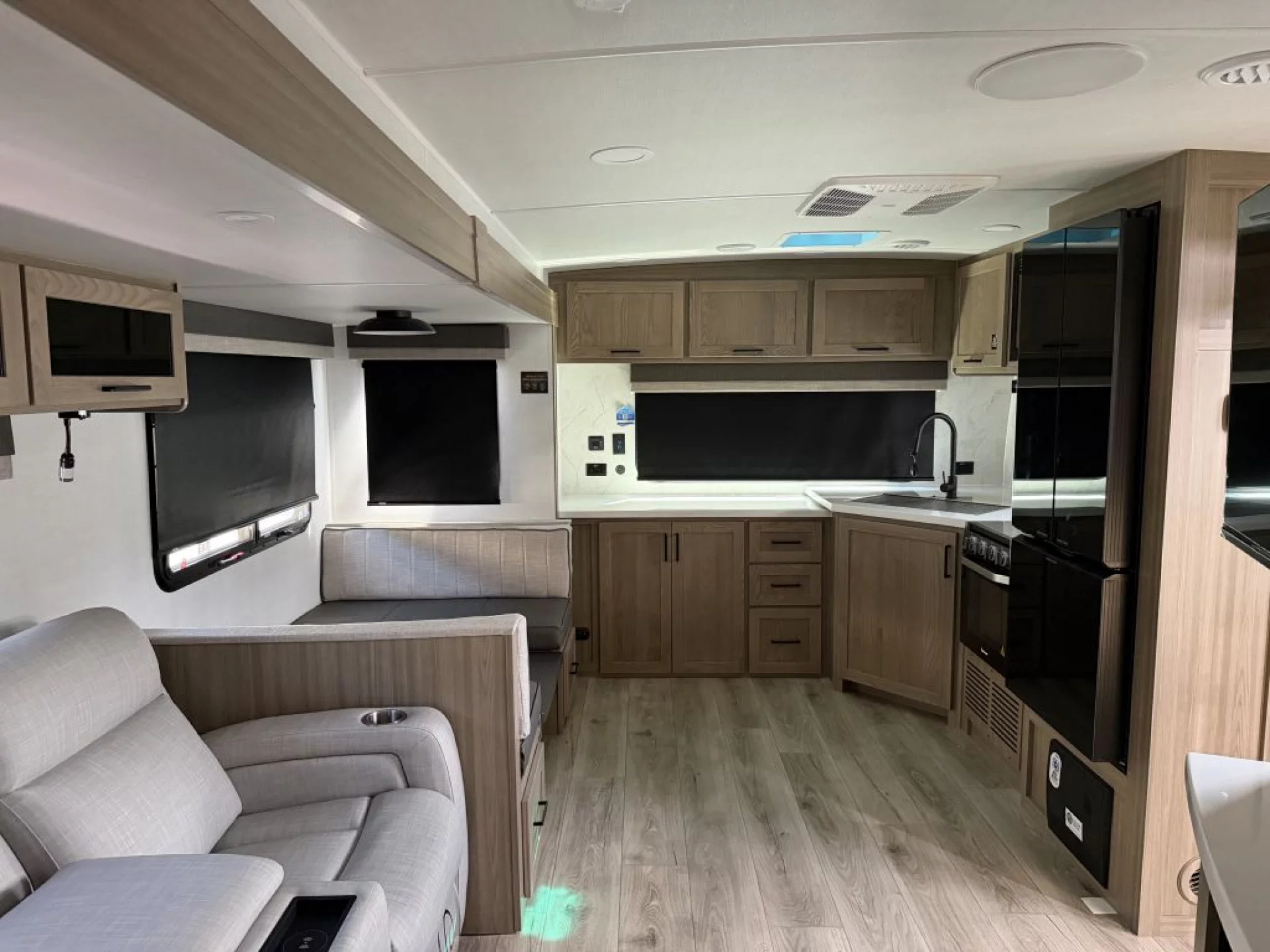 2027 FOREST RIVER ROCKWOOD ULTRA LITE 2608BS - Image 11