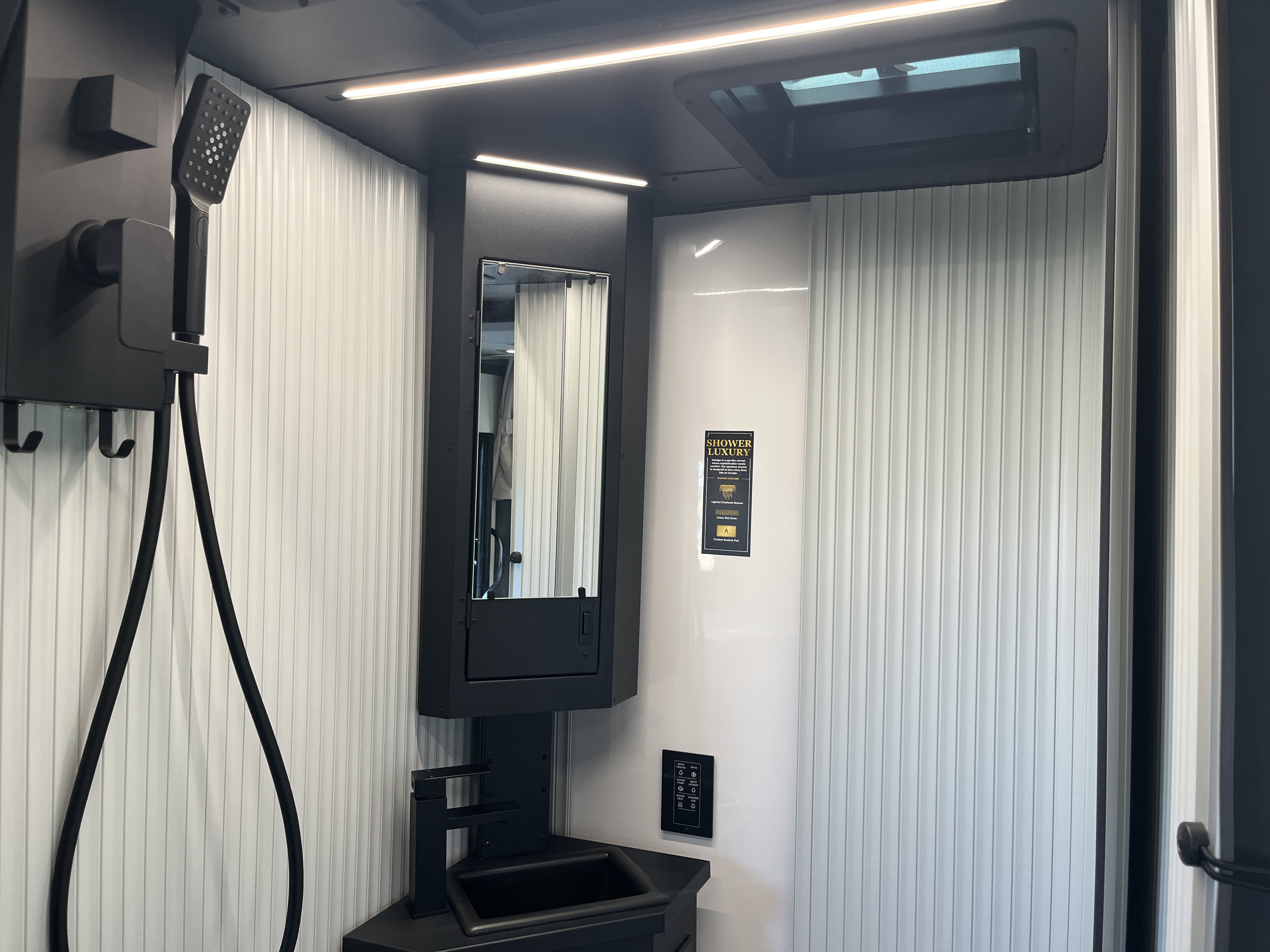2026 Grand Design Lineage Series M 25TK - Image 38