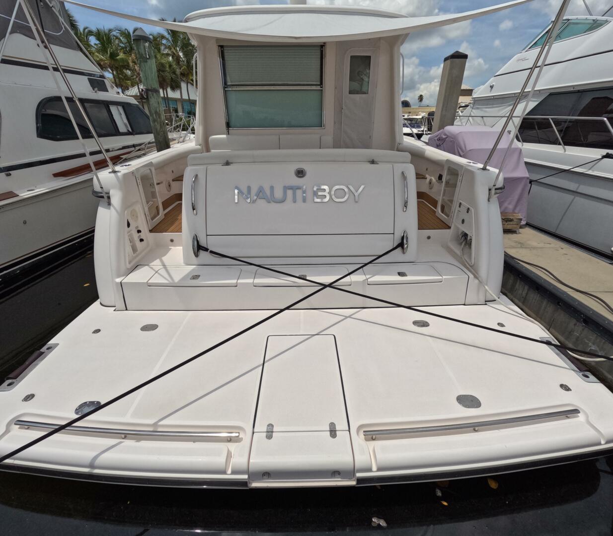 2004 Tiara Sport 5200 Sovran Salon - Image 2