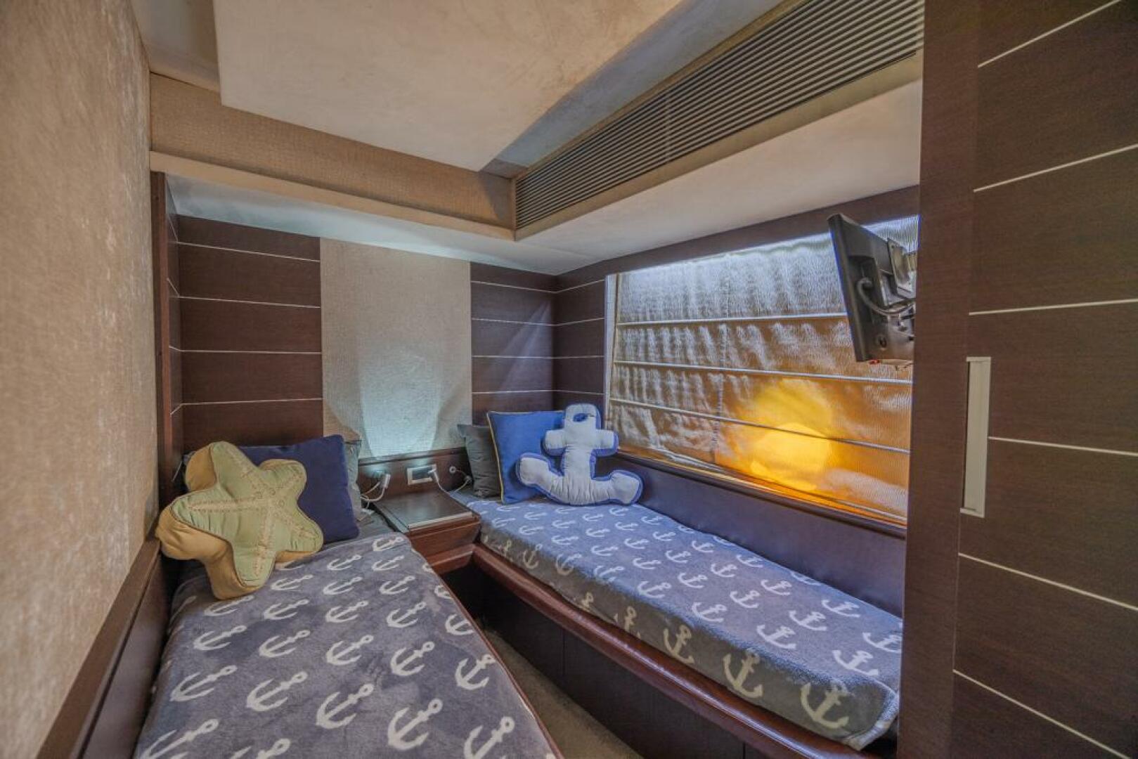 2009 Azimut 68S - Image 21