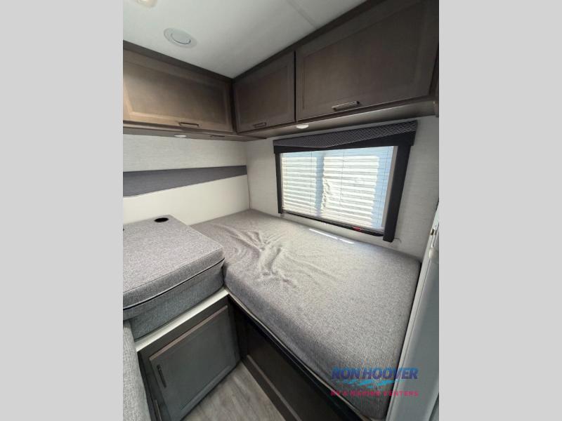 2025 THOR MOTOR COACH 25V - Image 13