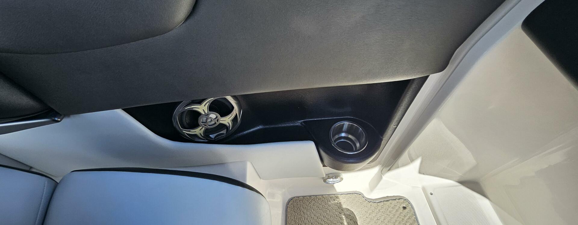 2010 Regal 2700 - Image 17