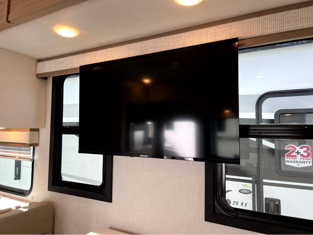 2027 THOR MOTOR COACH MAGNITUDE GA28 - Image 9