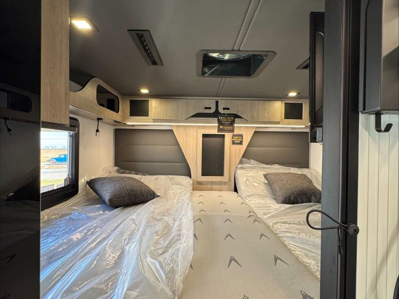 2026 Grand Design Lineage Series M 25TK - Image 20