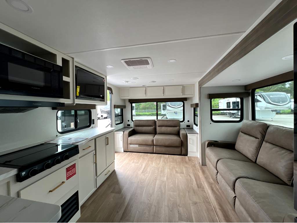 2027 GRAND DESIGN TRANSCEND 245RLT - Image 7
