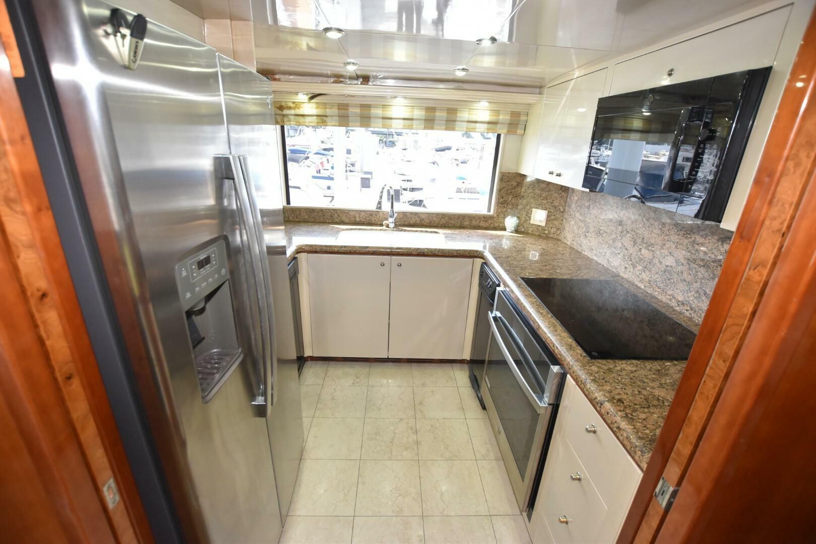 1998 Hatteras 74 Sportdeck - Image 23
