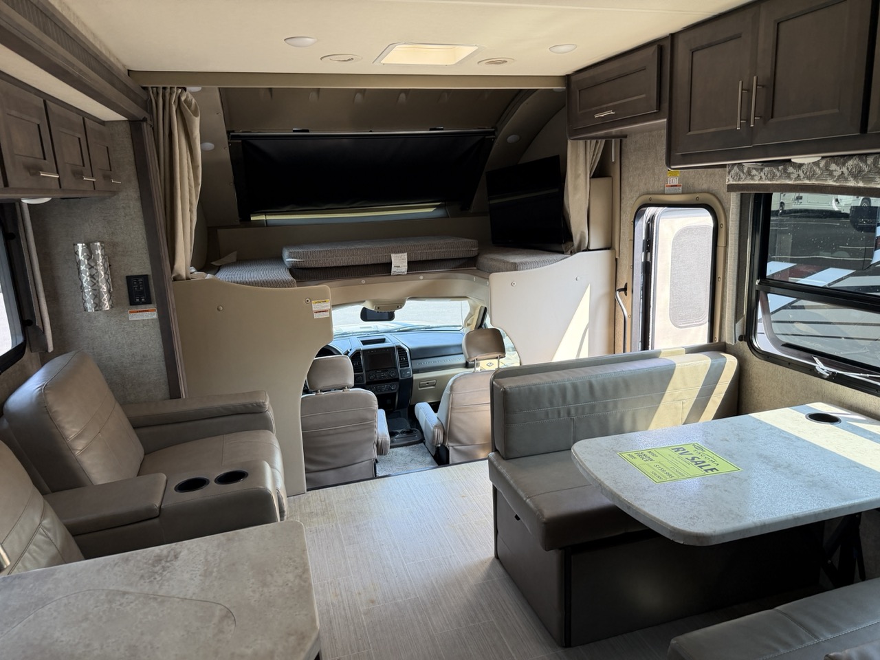 2021 Thor Motor Coach Magnitude SV34 - Image 21