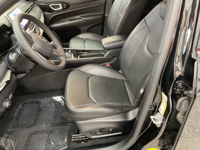 2025 Jeep Compass Limited 4x4 - Image 13