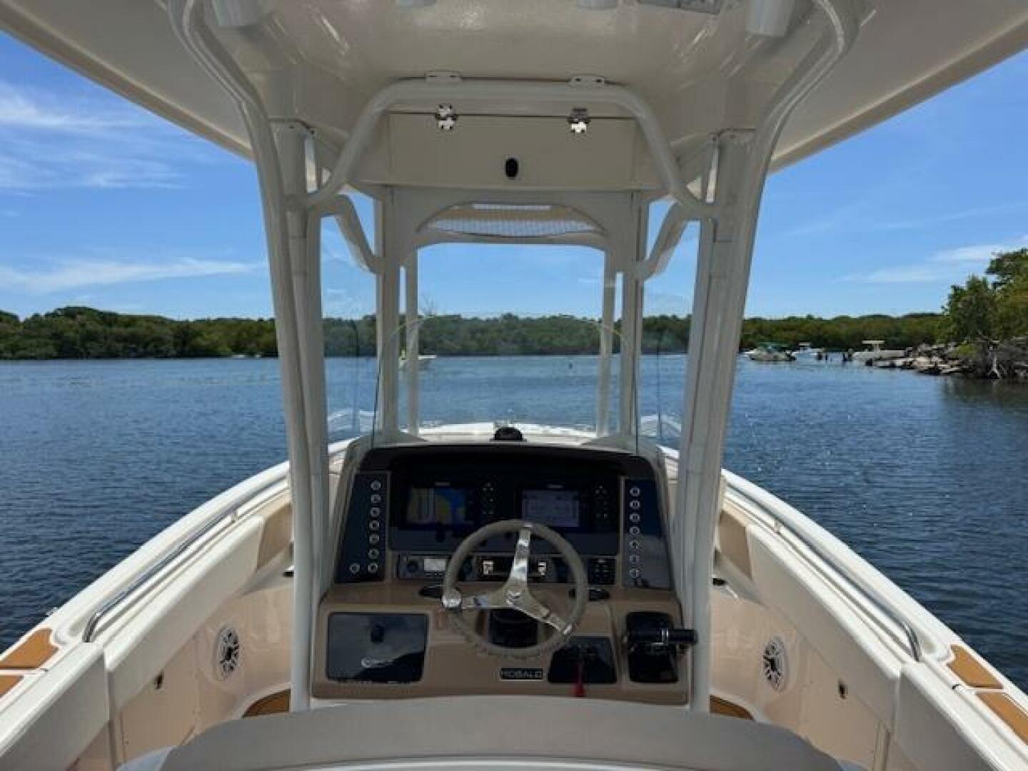 2021 Robalo R242 Center Console Base - Image 6