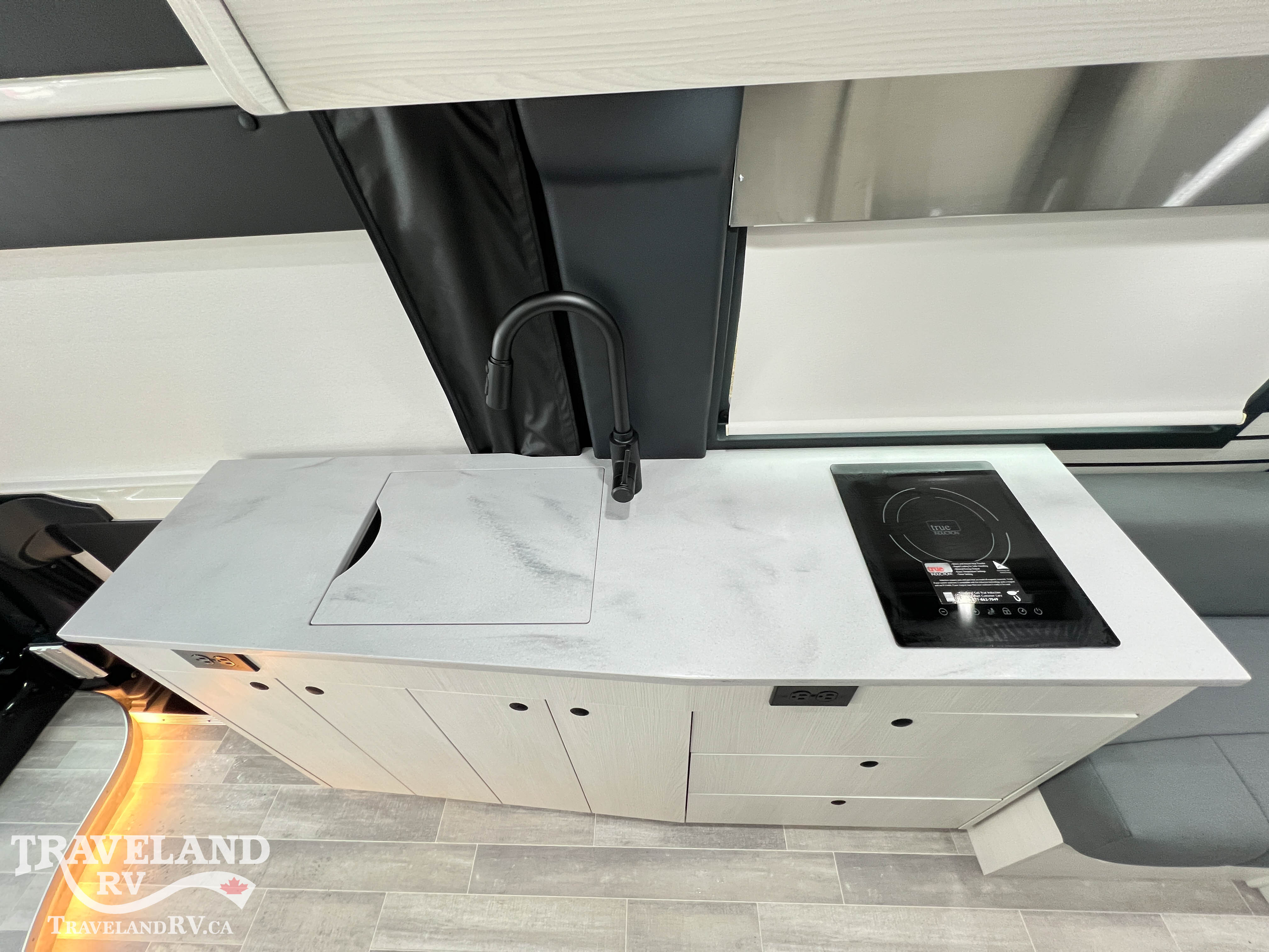 2026 Pleasure-Way Plateau FL - Image 19