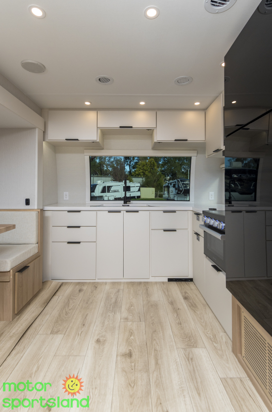 2026 Winnebago Thrive 26FKD - Image 20