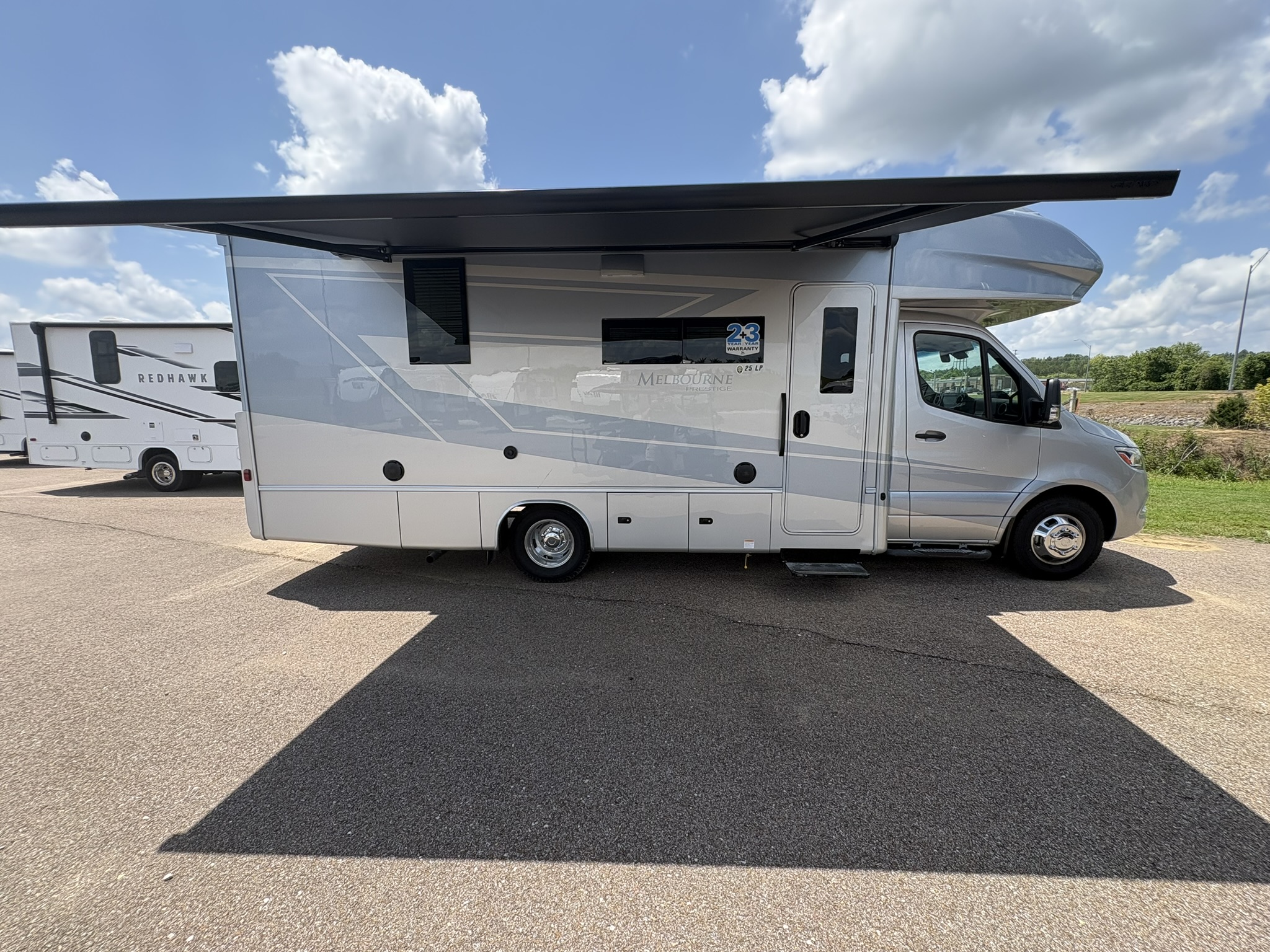 2027 JAYCO MELBOURNE PRESTIGE 25LP - Image 2