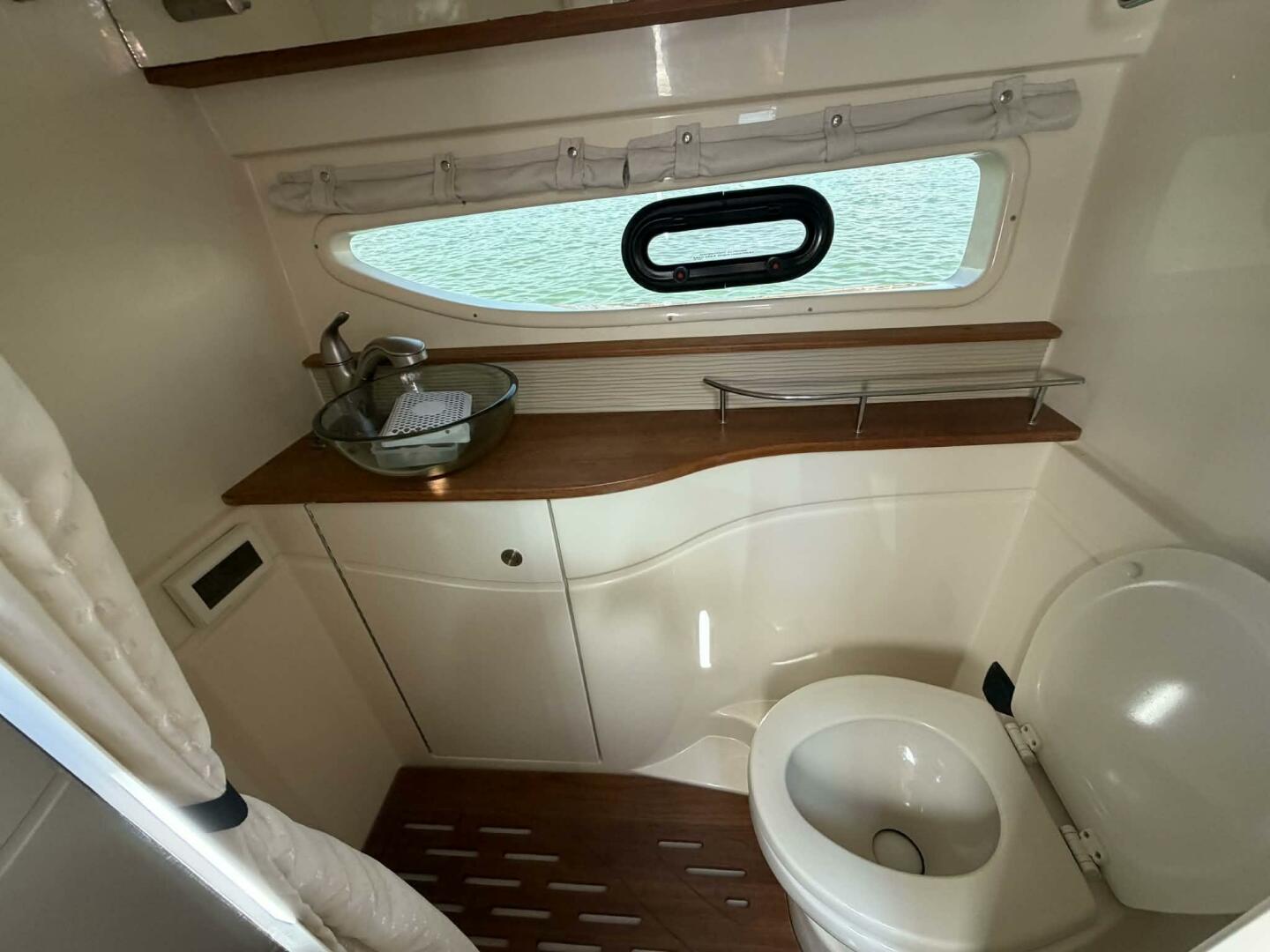 2016 Sea Ray 350 Sundancer - Image 45