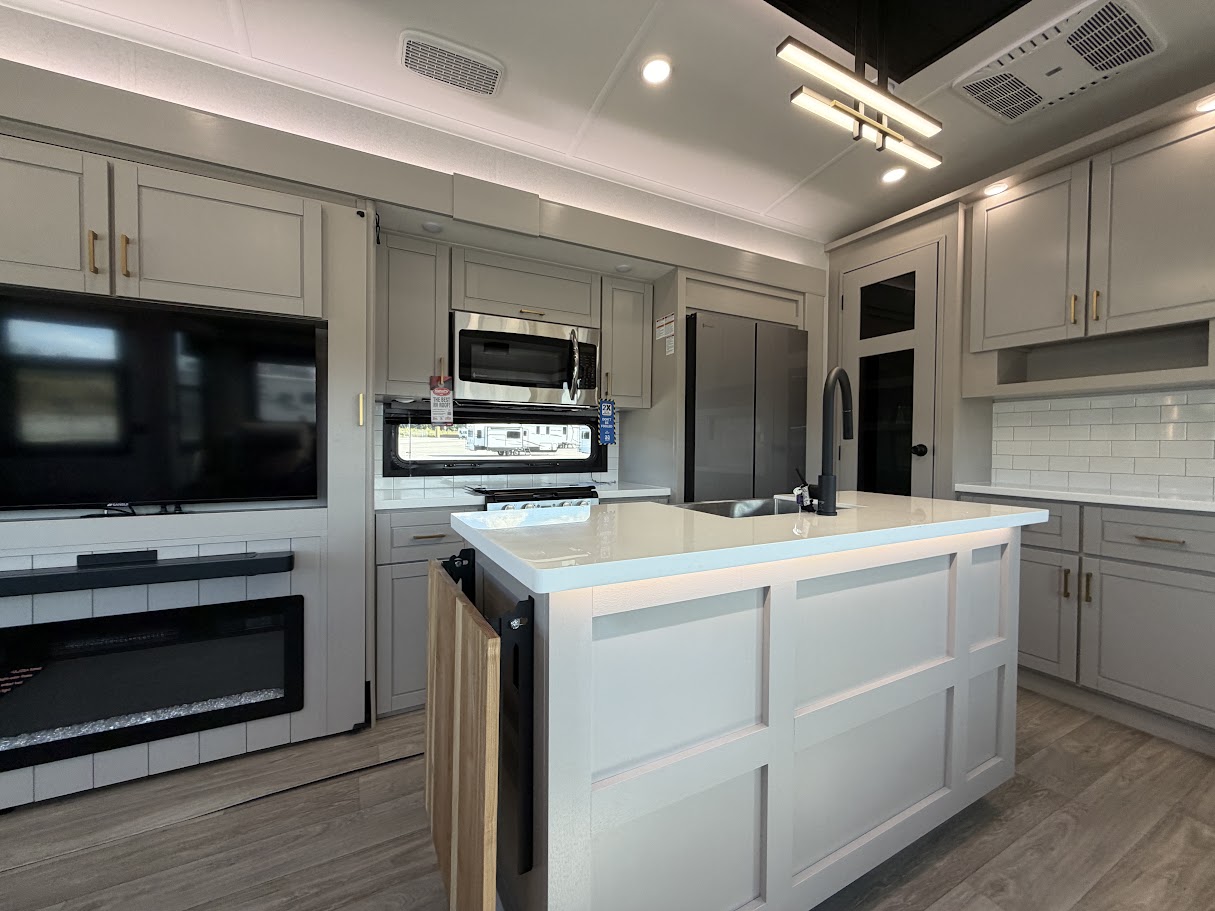 2027 JAYCO NORTH POINT 361RLBH - Image 20