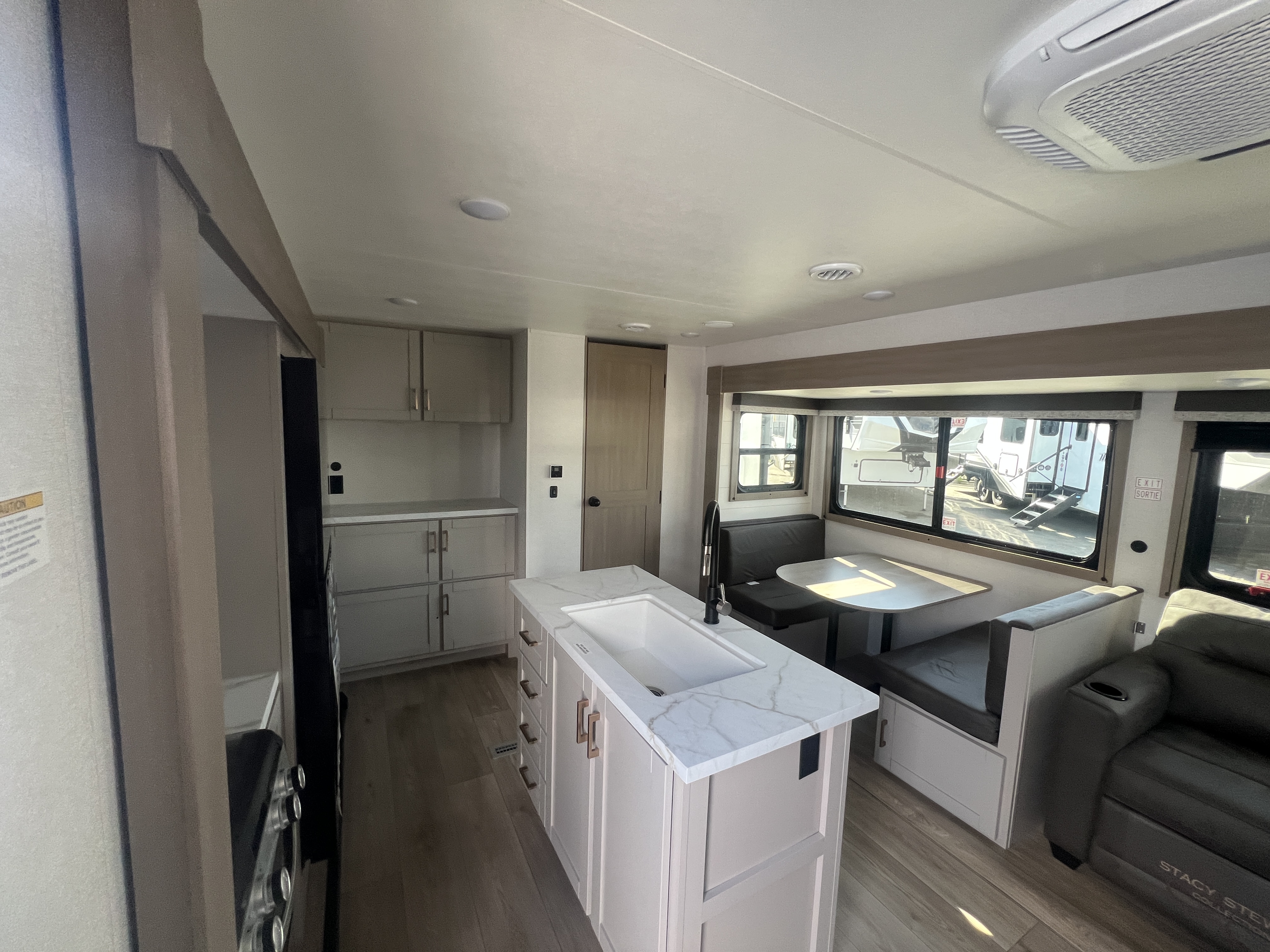 2027 Jayco Jay Flight SLX 333BTS - Image 3