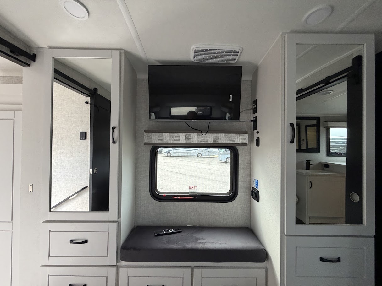 2025 JAYCO NORTH POINT 382FLRB - Image 34