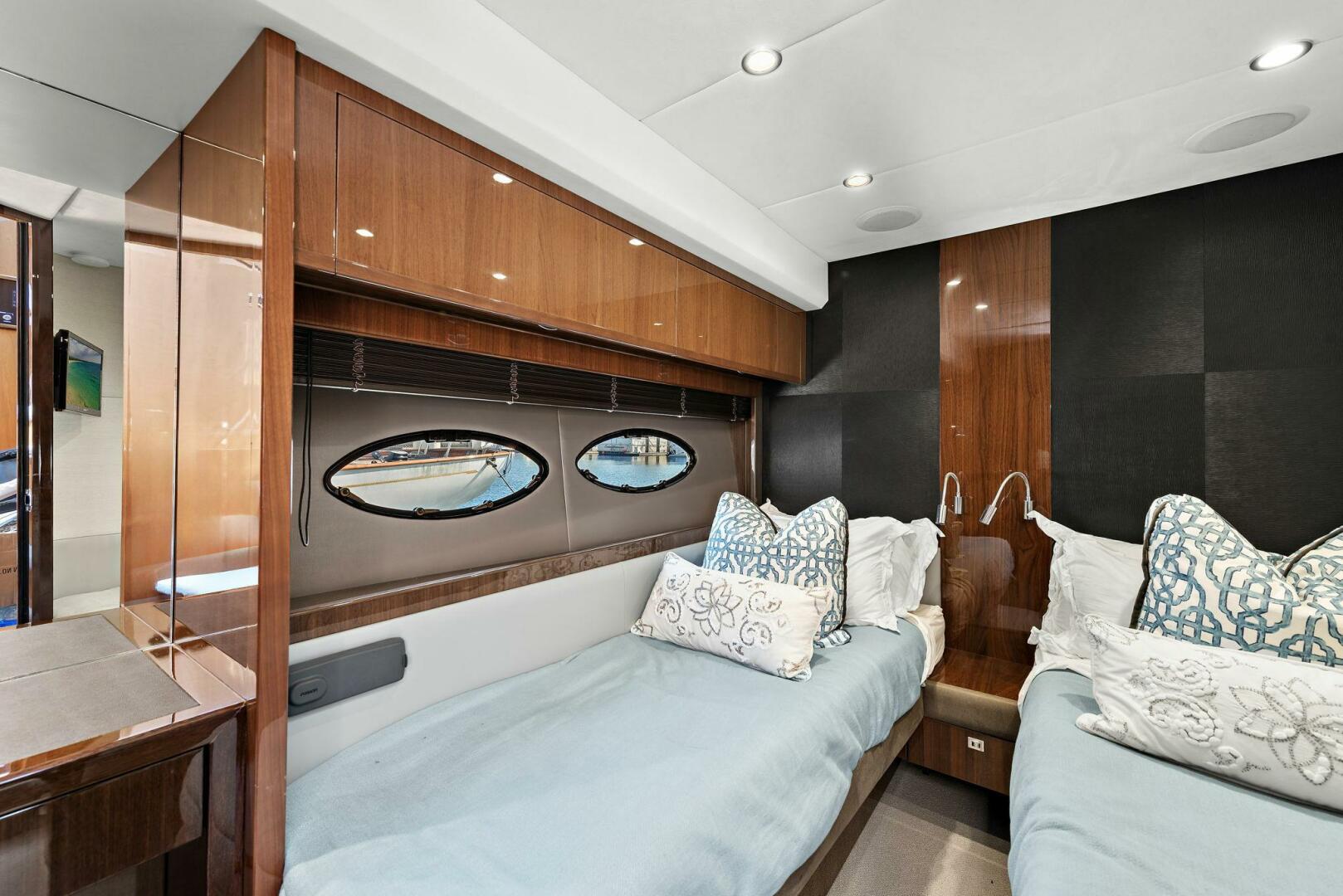 2015 Princess 72 Motoryacht - Image 33