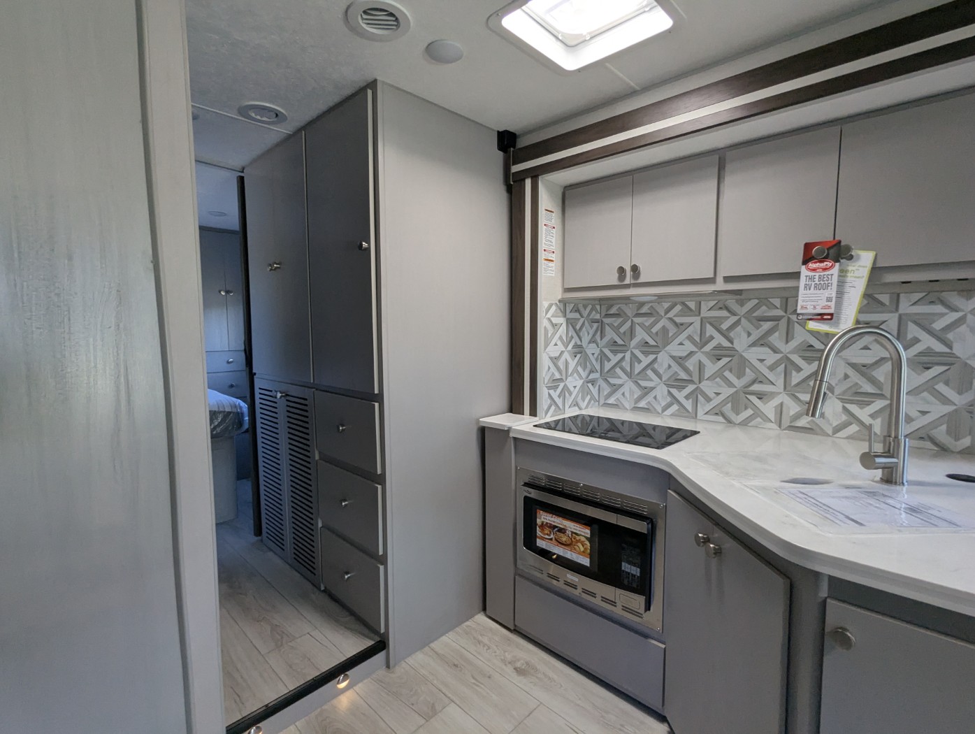 2026 Coachmen Entourage 320LV - Image 16