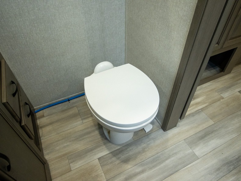 2023 Coachmen Chaparral X Edition 355FBX - Image 23