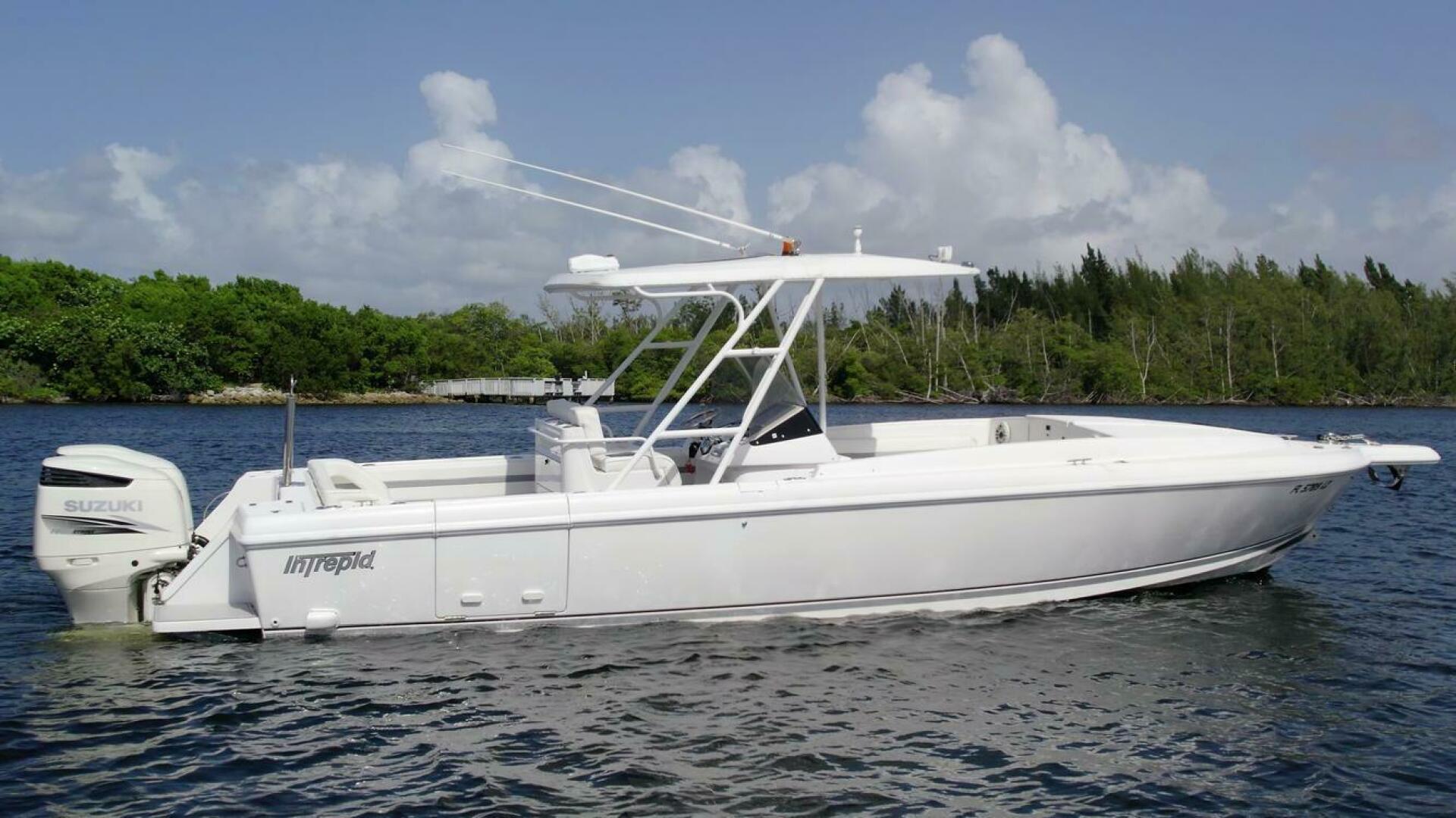2003 Intrepid 32 - Image 35