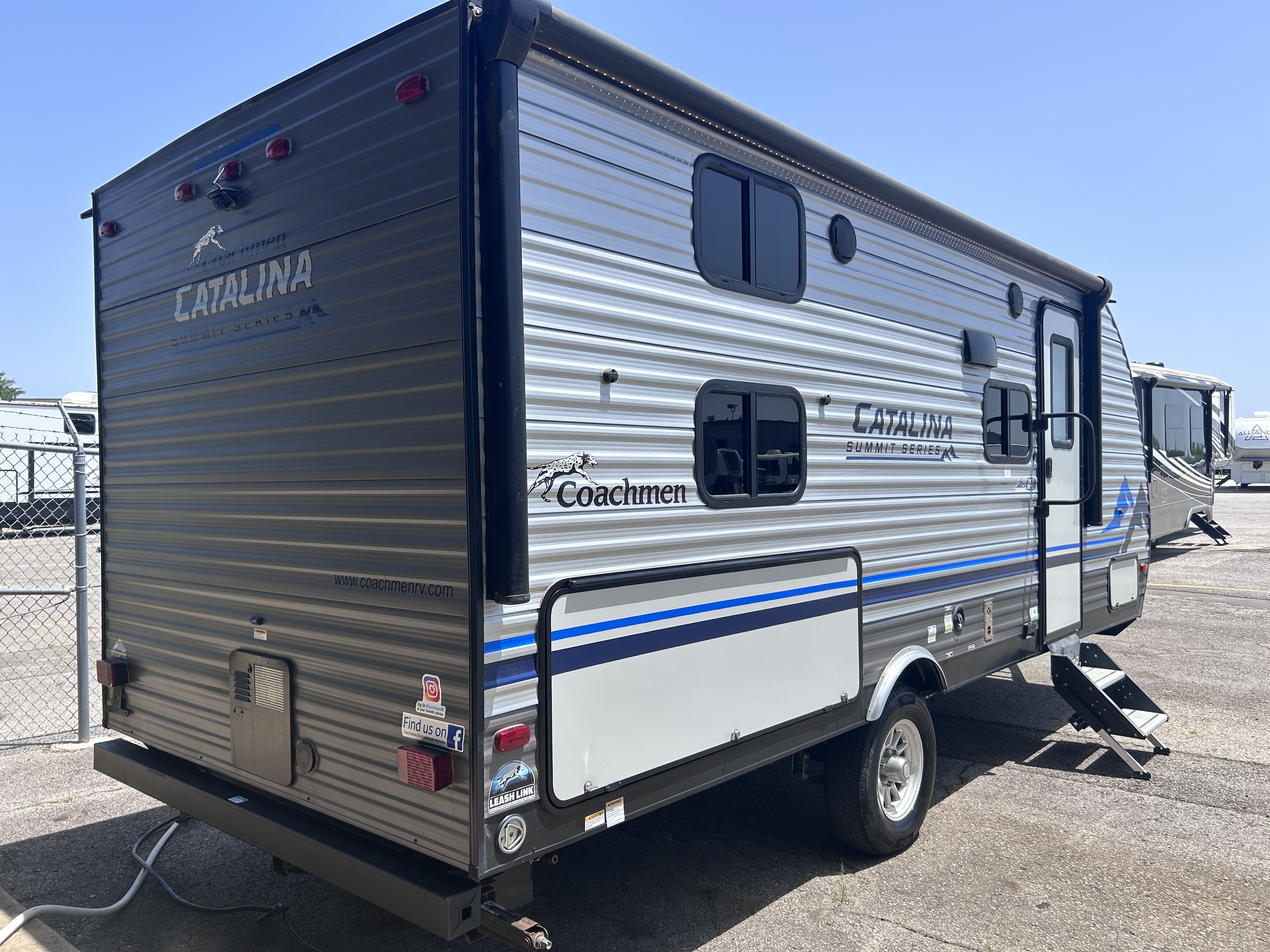 2022 Coachmen Catalina Summit 184BHS - Image 7