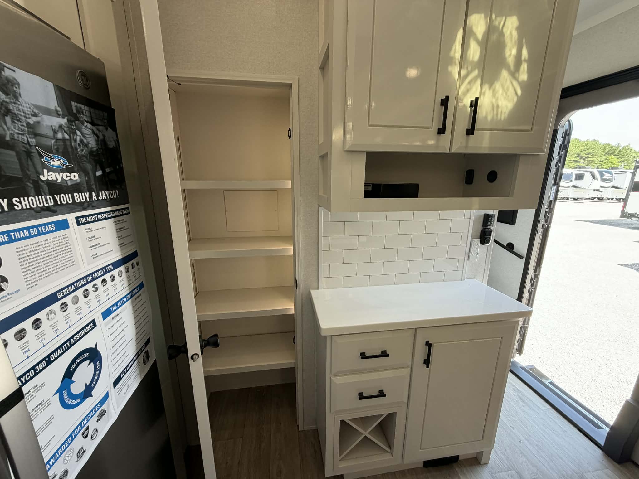 2027 JAYCO PINNACLE 32RLTS - Image 29