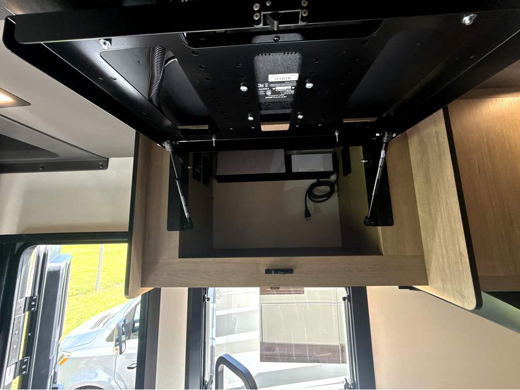 2027 Grand Design Lineage Series M 25FW - Image 23
