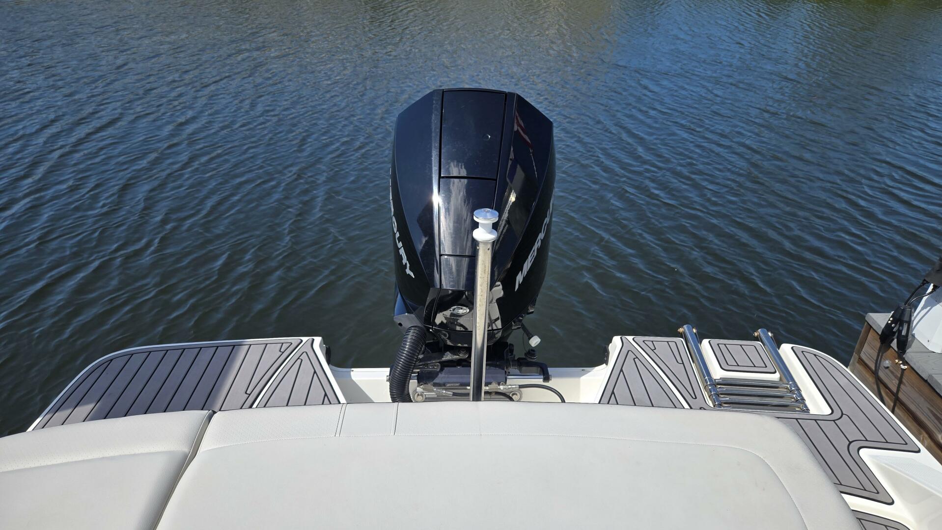 2023 Sea Ray SPX 210 OB - Image 10