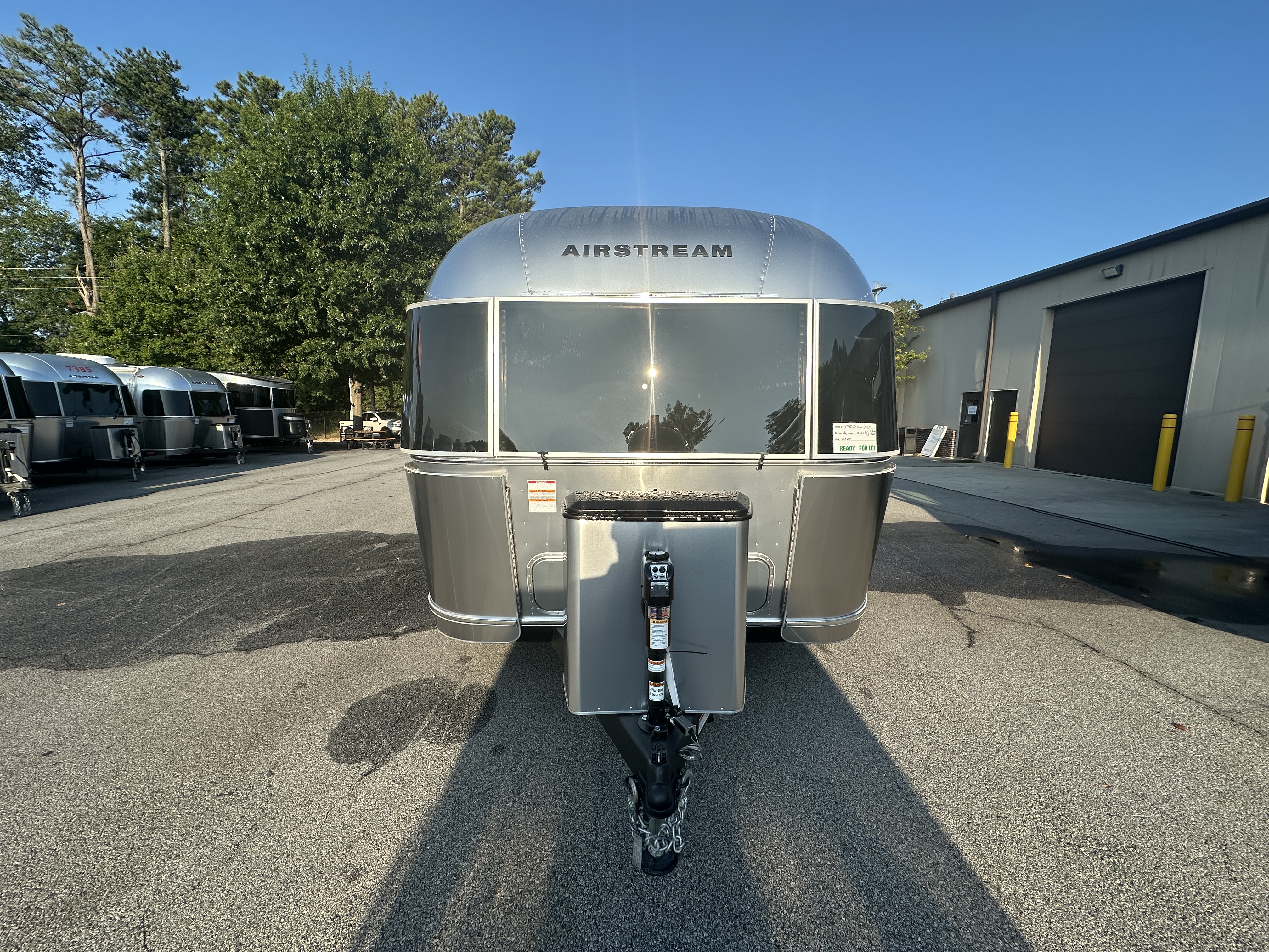 2027 Airstream Flying Cloud 27FB - Image 9