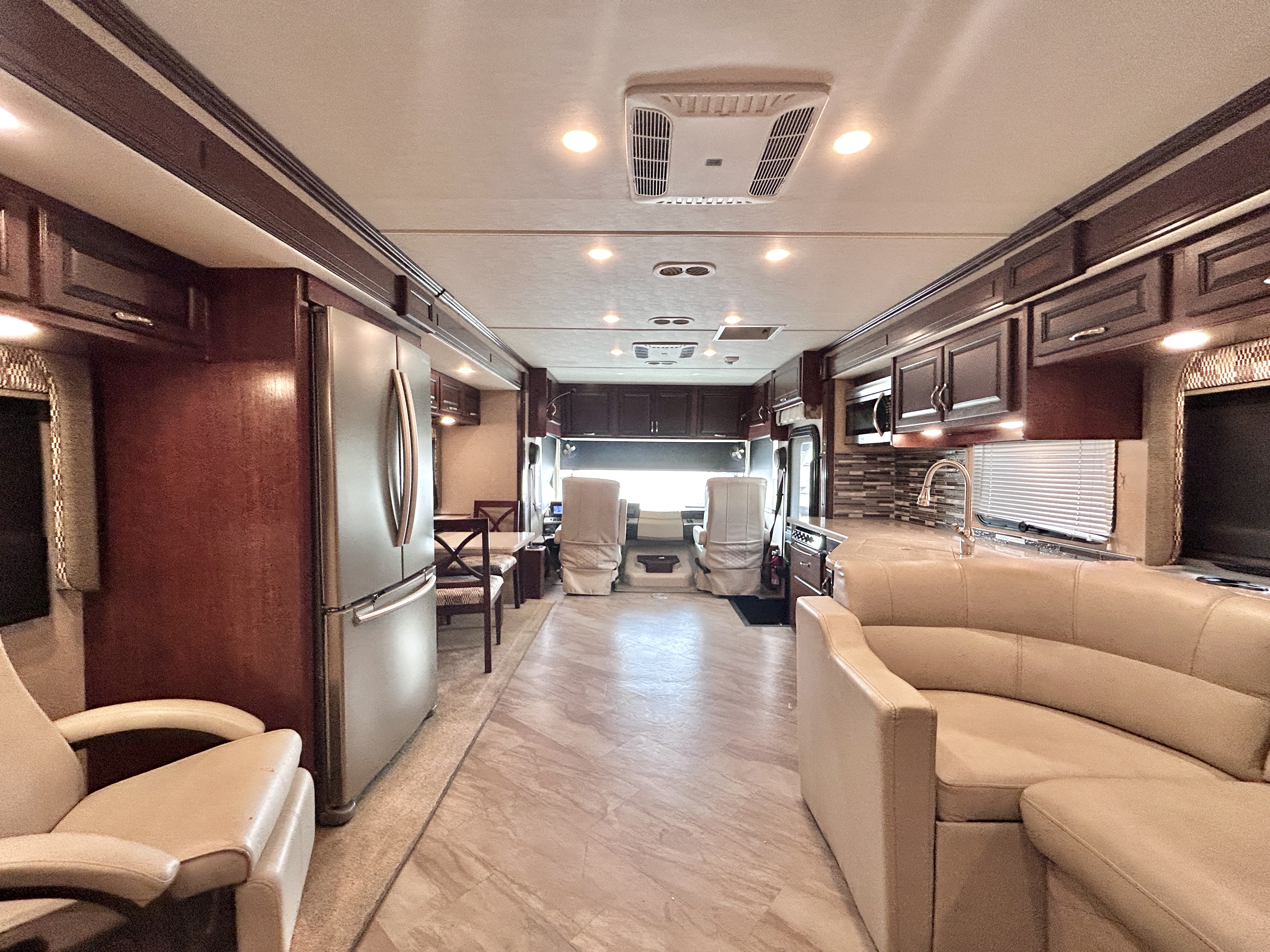 2017 Fleetwood Bounder 36Y - Image 21