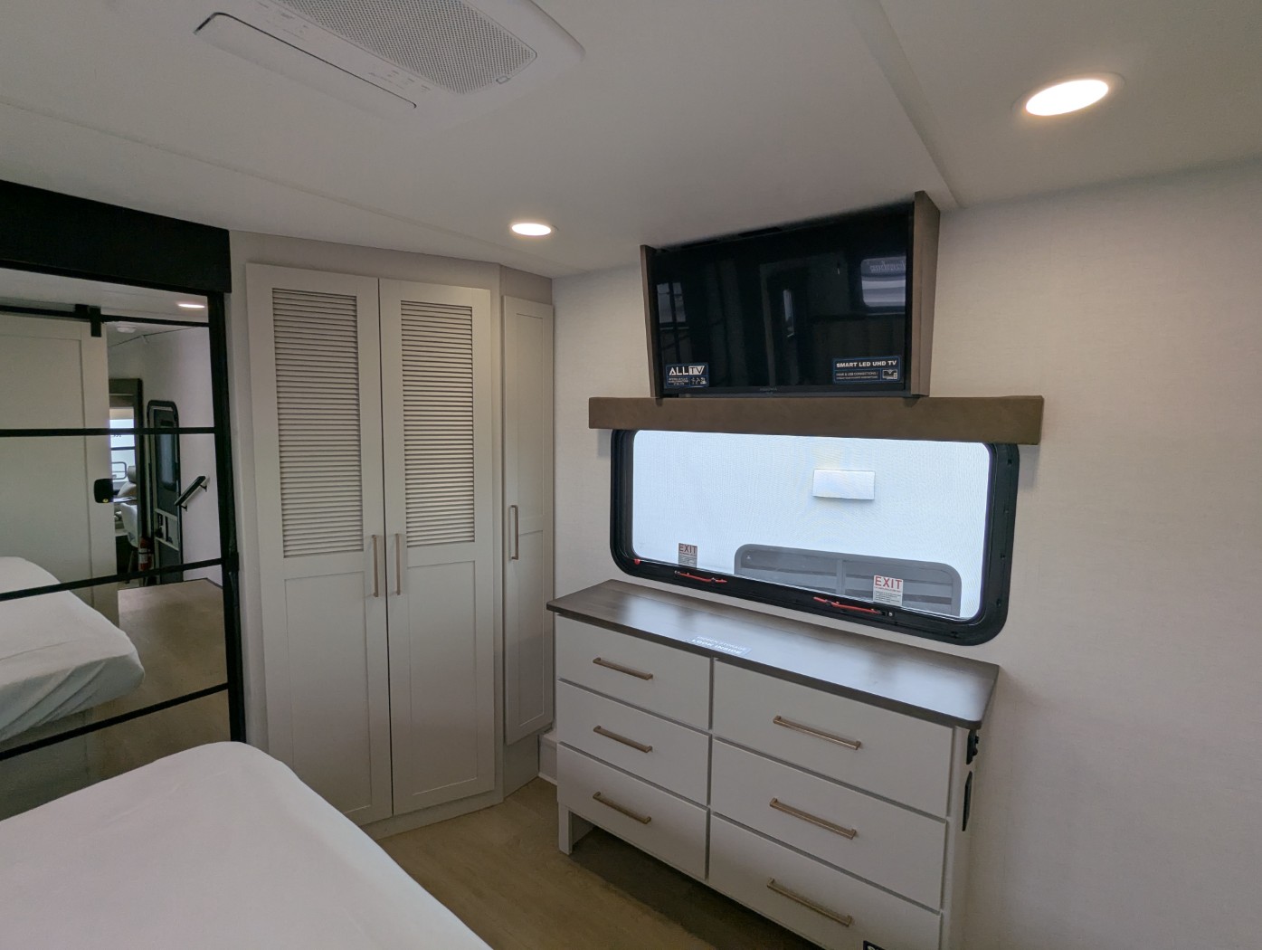 2027 Alliance RV Paradigm 310RL - Image 21