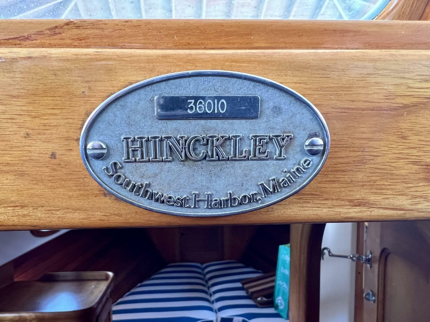 1995 Hinckley Picnic Boat 36 Classic - Image 8