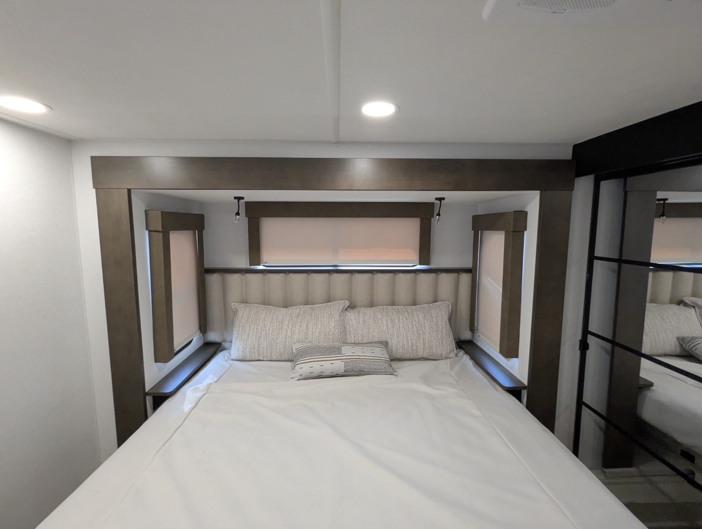 2027 Alliance RV Paradigm 312RK - Image 30