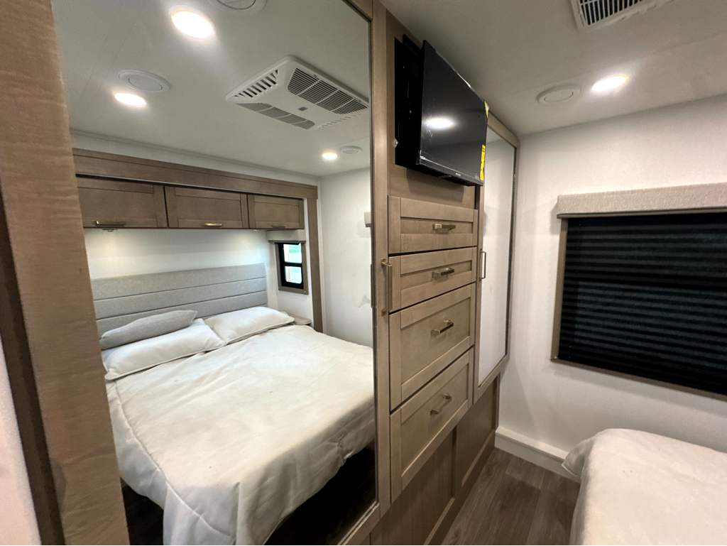 2027 ENTEGRA COACH ODYSSEY 29V - Image 21