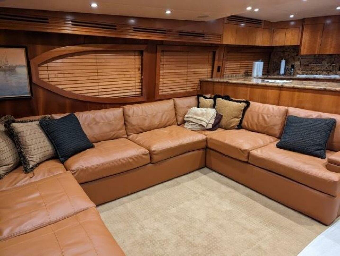 2007 Hatteras 68 Convertible - Image 5