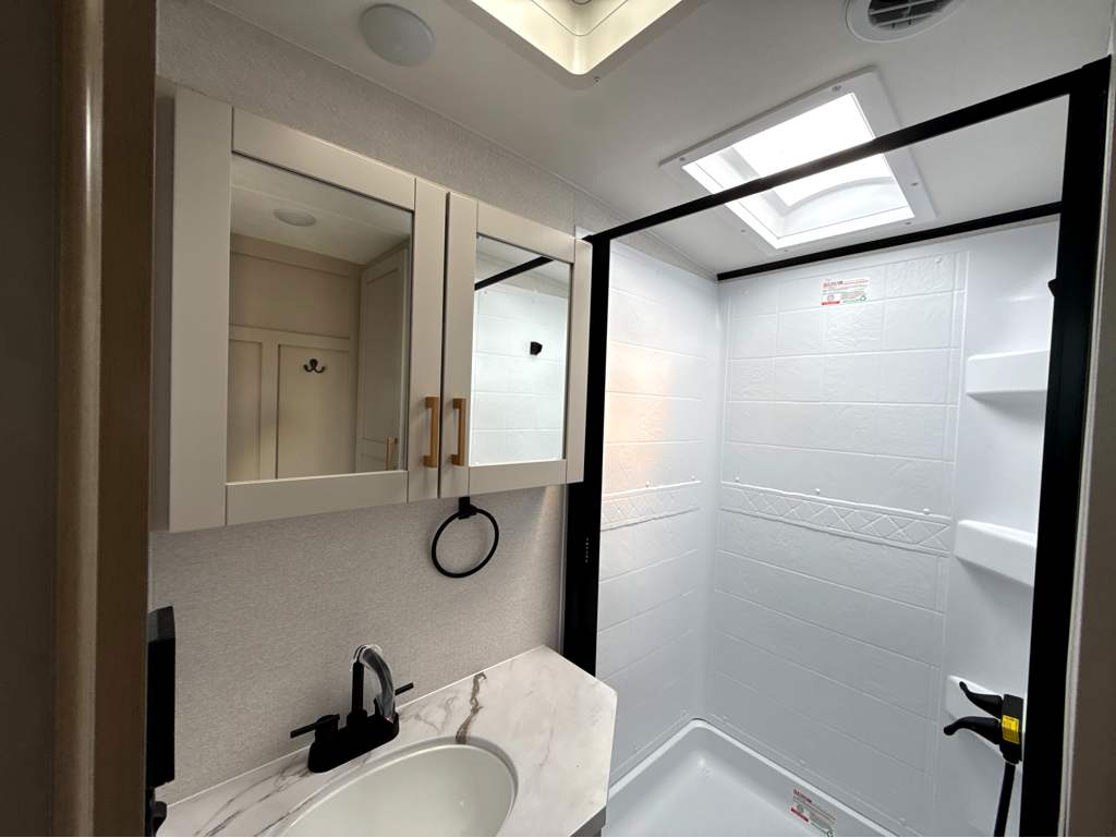 2027 JAYCO JAY FEATHER 29QBH - Image 23