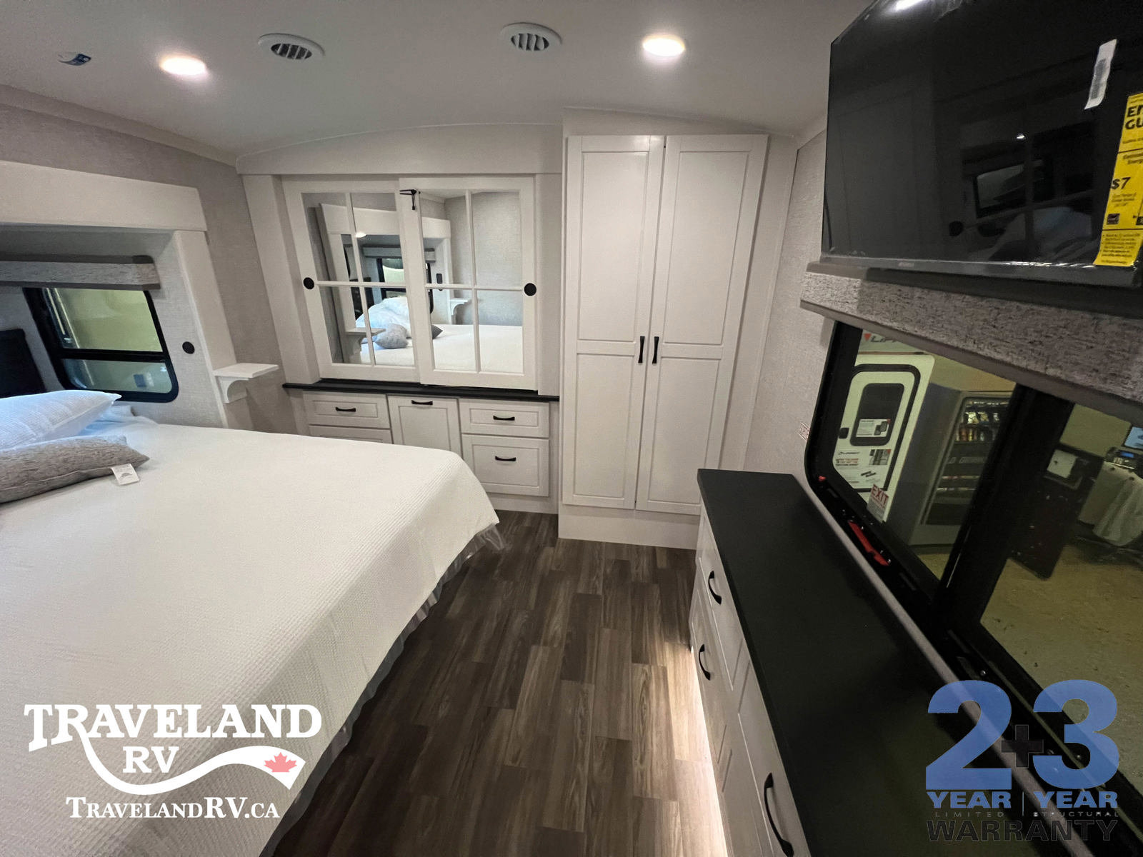 2025 Jayco North Point 377RLBH - Image 22