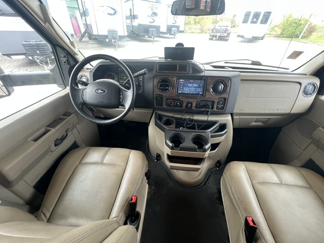 2017 Thor Motor Coach Chateau 28Z - Image 15