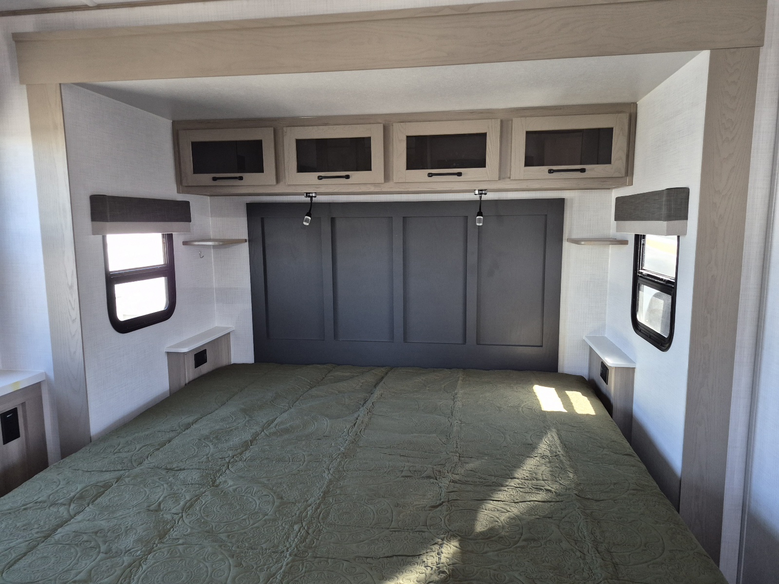 2025 Forest River Rockwood Signature 8339FK - Image 15