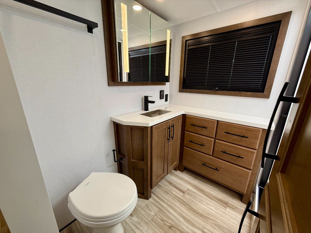 2026 Keystone Montana - Image 39