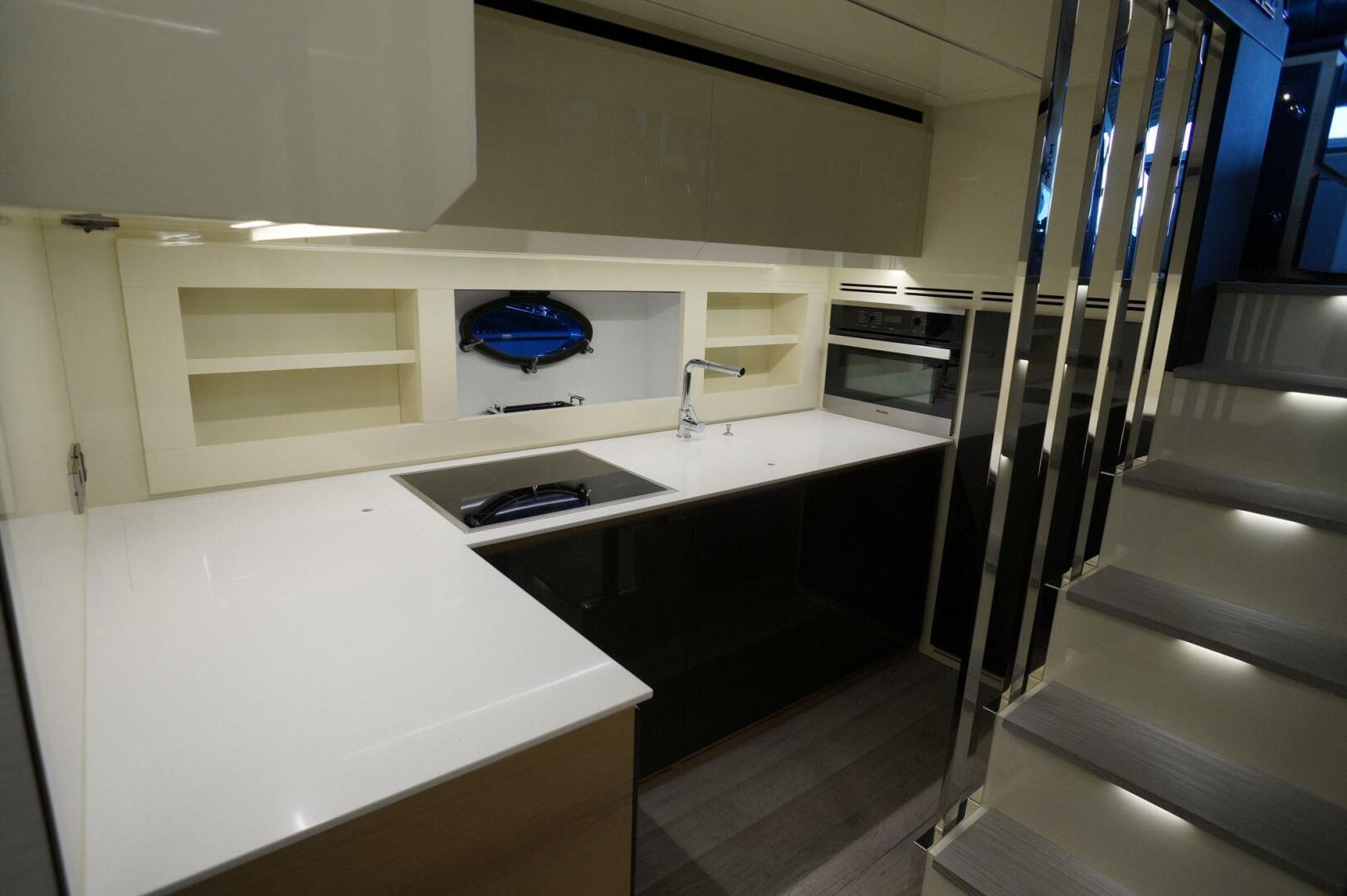 2016 Pershing 70 - Image 9